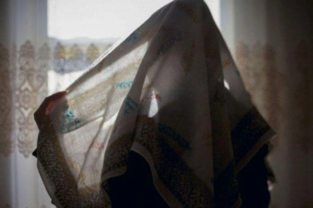 В Иране мулла напал на женщину из-за хиджаба - ВИДЕО